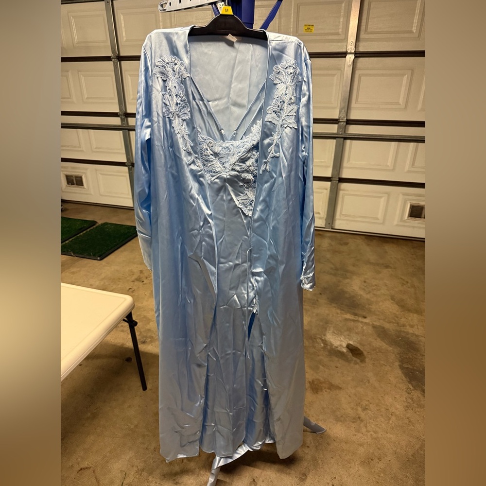 Flora nightgown and robe. New! Never worn! Robe size S/M, gown size M